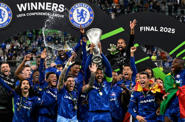 Il Chelsea al momento della premiazione
