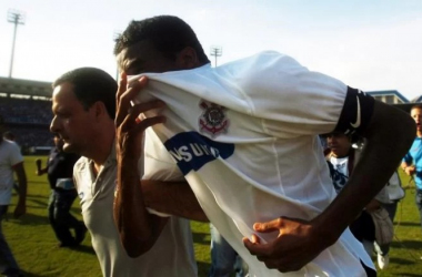 O despertar da polêmica de 2007: relembre a histórica rivalidade entre Corinthians e Internacional