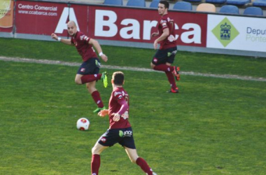 El Pontevedra ya es segundo gracias al balón parado