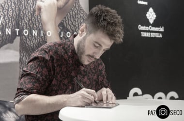 Antonio José firma “Antídoto” en Sevilla