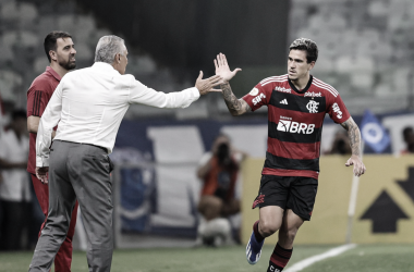 Flamengo vence fora de casa e complica situação do Cruzeiro no Brasileirão