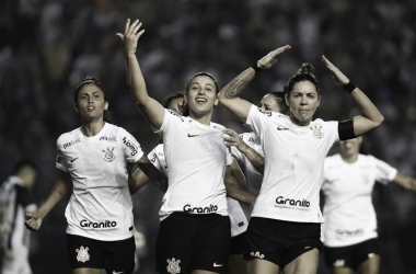 Corinthians vence Santos e chega a final do Brasileirão Feminino