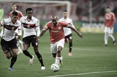 Com grande segundo tempo, Internacional derrota Atlético-GO
e assume liderança do Brasileiro