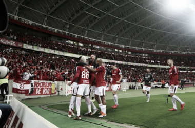 Internacional vence Flamengo e assume a liderança do Brasileirão