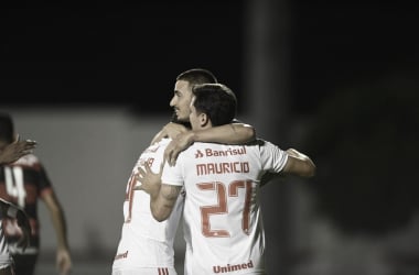 Thiago Galhardo dá vitória ao Inter na estreia da Copa do Brasil e dedica gol a Romário