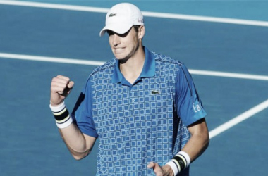 Isner se impone en el duelo de cañoneros