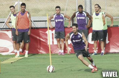 Cosmin Contra dirige la primera sesión de entrenamiento