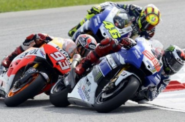 MotoGP Brno. Lorenzo al comando, Rossi e Marquez nemici alleati