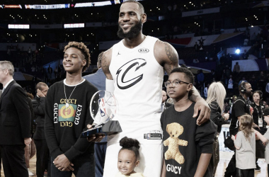 Lebron James quiere jugar con su hijo en la NBA