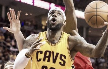 Lebron pone a los Bulls contra las cuerdas