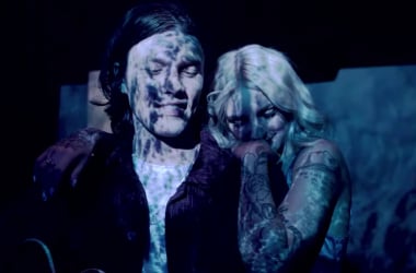 Peer Pressure de James Bay y Julia Michaels ya tiene
videoclip