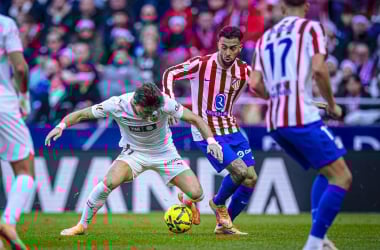 Jesus Vazquez en disputa de balón. Foto: Valencia CF
