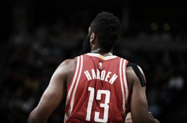 NBA, Harden trascina i Rockets a Denver. Chicago batte i Jazz