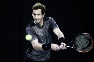 Andy Murray cumple en un partido desastroso