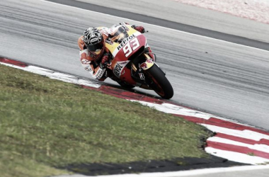 Marc Márquez marca el ritmo en Sepang