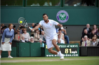 Tsonga recovers from bad light to down Melzer