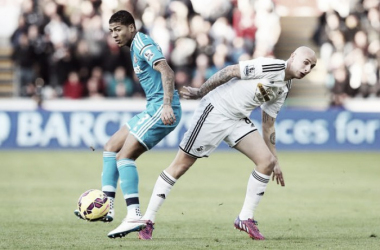 Jonjo Shelvey does have a future at Swansea, claims Alan Curtis