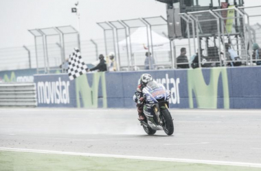 Vuelta al 2014: la lluvia da un respiro a Lorenzo