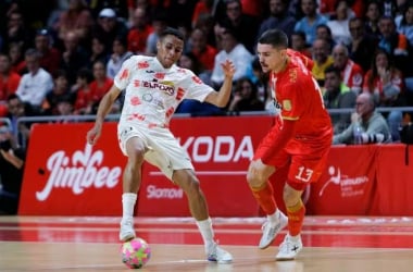 Ligeiro y Mellado durante el encuentro hoy. Pascu Méndez