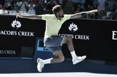 Australian Open, Tsonga resiste a Shapovalov. Avanti Seppi e Cilic