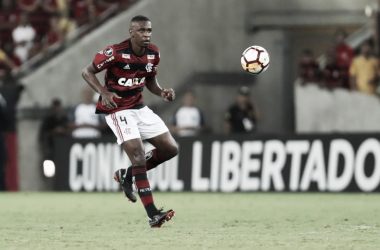 Com lesão na coxa, Juan é desfalque certo nas próximas duas partidas do Flamengo