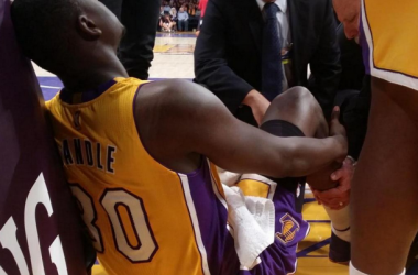 Julius Randle Breaks Leg, Taken Off The Floor With A Stretcher