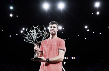 Khachanov derriba la puerta e inclina a Djokovic en París