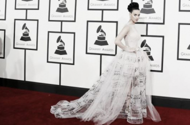 La alfombra roja de los premios Grammy se inunda de blanco