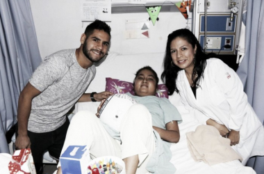 Daniel 'Keko' Villalva visitó el área de Oncología Pediátrica del Hospital Regional