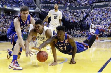 Tip-Off Marathon: &#035;1 Kentucky Wildcats Steamroll &#035;5 Kansas Jayhawks 72-40