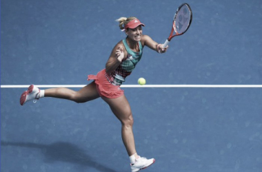 Australian Open 2016: Angelique Kerber makes light work of Madison Bringle to make fourth round