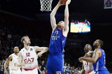 Eurolega - Milano spreca, l'Efes ringrazia e porta a casa la vittoria di rimonta (90-86)