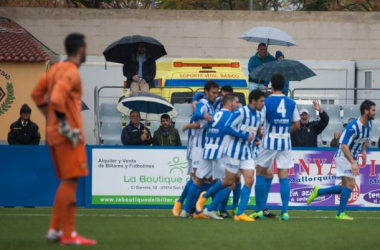 Goleando bajo la lluvia