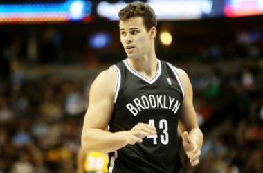 Kris Humphries Sidelined Three To Four Weeks With Finger Injury