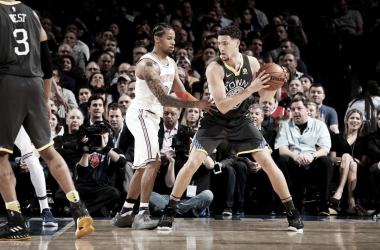 NBA, i Warriors vincono a New York. Toronto a valanga sui Pistons