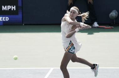 Kvitova sofre com calor, mas despacha Wickmayer e segue no US Open