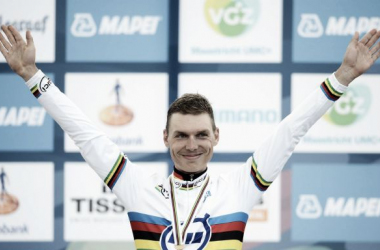 Tony Martin vuela en la Toscana y consigue el triplete