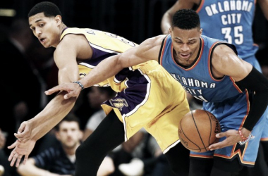 NBA - Oklahoma City schianta i Los Angeles Lakers, ufficialmente in crisi