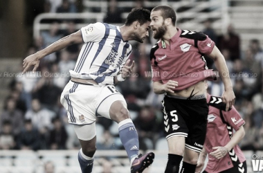 El Deportivo Alavés renueva su retaguardia