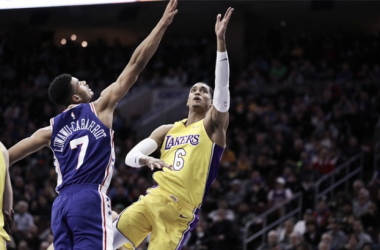 Los Lakers se llevan la batalla por el futuro