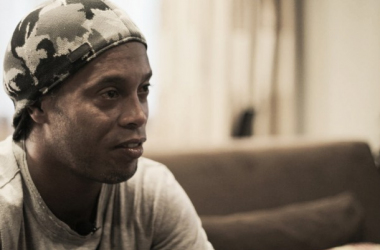 Ronaldinho exalta Neymar: &quot;É uma alegria ver outro brasileiro fazendo história&quot;