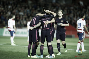 El Barça sufre pero golea en Granada
