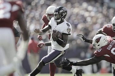 En duelo de mariscales jovenes, Lamar Jackson venció a Kyler Murray