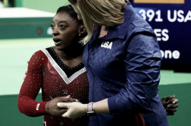 Simone Biles se humaniza en la barra