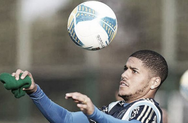 Com poucas oportunidades no Palmeiras, atacante Leandro é emprestado ao Santos