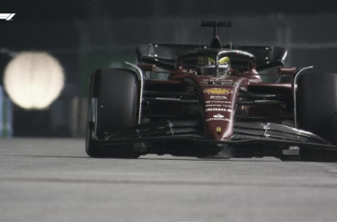 Charles Leclerc durante la qualy en el circuito urbano de Marina Bay. / Fuente: F1