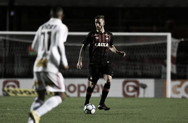 Flamengo tenta contratação do zagueiro Léo Pereira, do Athletico
