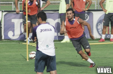 Pedro León y Álvaro Vázquez, convocados ante el Levante