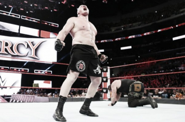 Lesnar derriba al &quot;Monstruo entre hombres&quot;