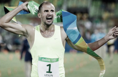 Depois de bater na trave em 2012, Aleksander Lesun conquista o ouro olímpico no Pentatlo Moderno